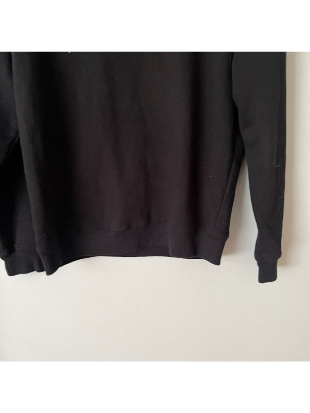 Peanuts Black Embroidered Snoopy Hoodie Sweatshirt Women's Size Small - Picture 7 of 8